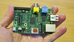 raspberrypi-hand-lodef-627x355