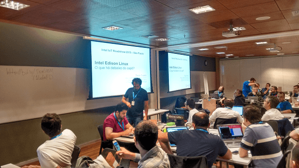 intel-iot-roadshow-Abertura: Palestra de Diego Sueiro do Embarcados