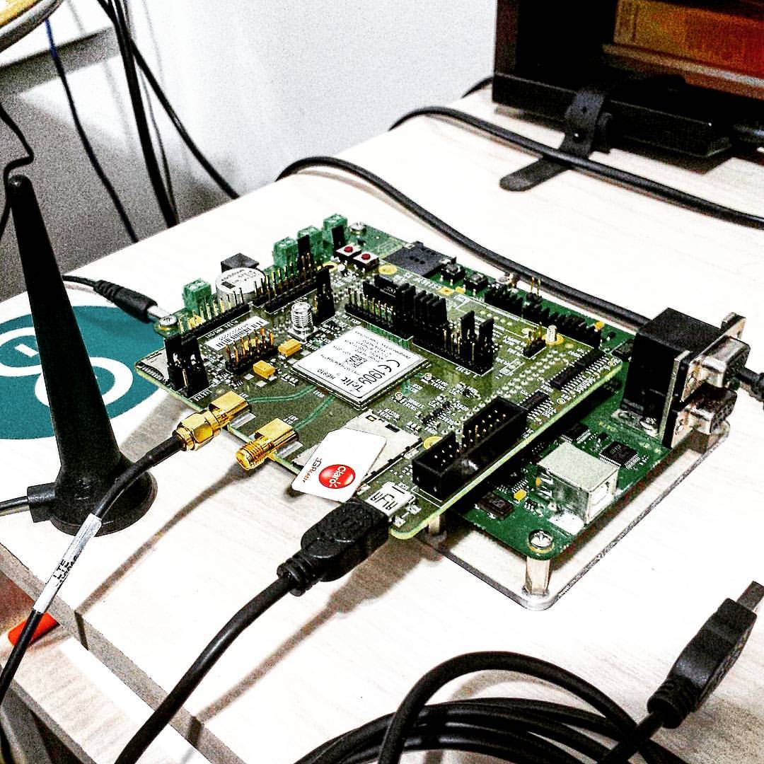Preparativos para operação do kit Telit EVK2.