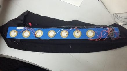 Gravata aberta com piezos