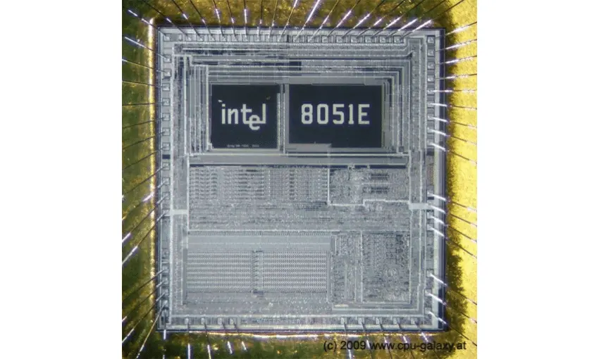 Instruções do Intel 8051 Mapa de Memória no Intel 8051 8051 Arquitetura Intel 8051