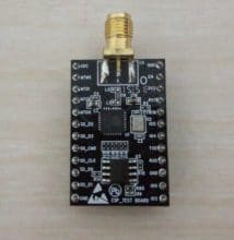 Placa com ESP8266EX - Reparem no conector de antena SMA para WiFi.