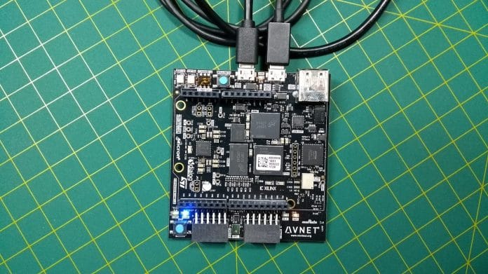 Avnet MiniZed com 2 cabos Micro-USB para operação.