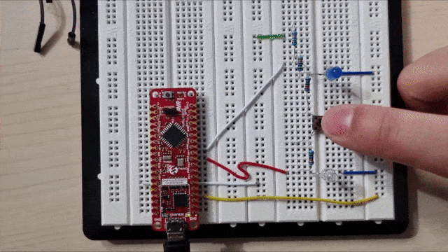 multiplexação de pinos em microcontroladores de 8 bits